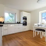 Moderne Ferienwohnung-axams 아파트 *